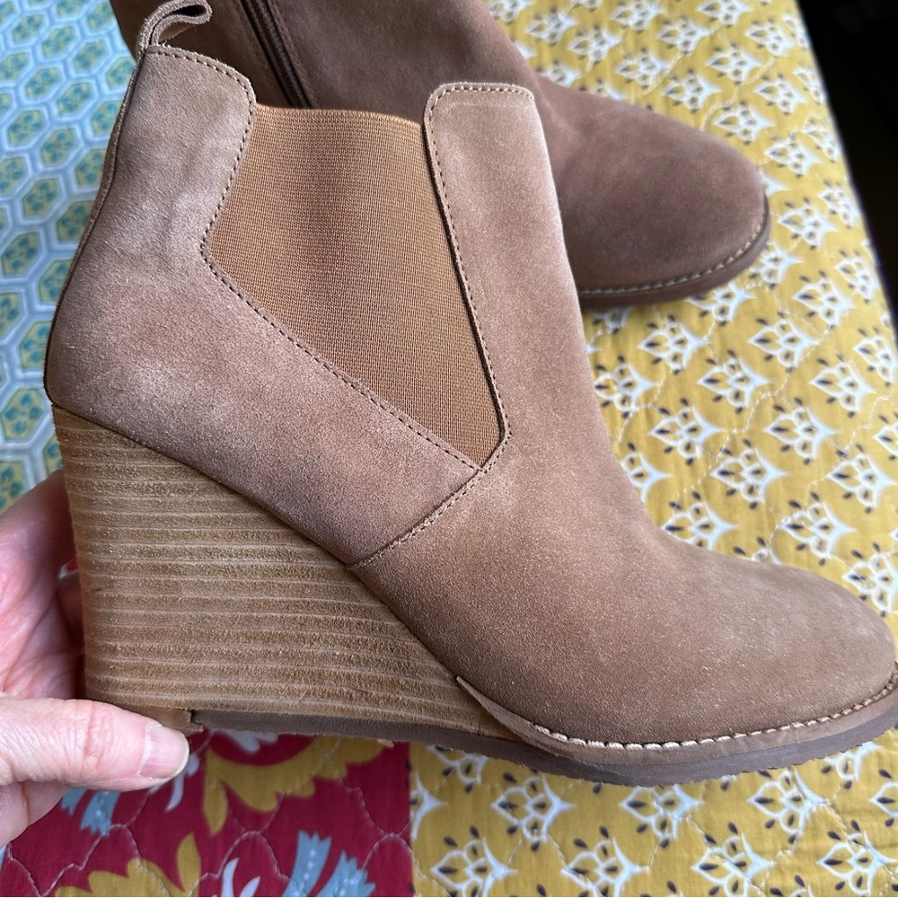 Diba Brinda Tan Suede Wedge Booties‎ Sz 9.5 Chelsea Style Boho Western
